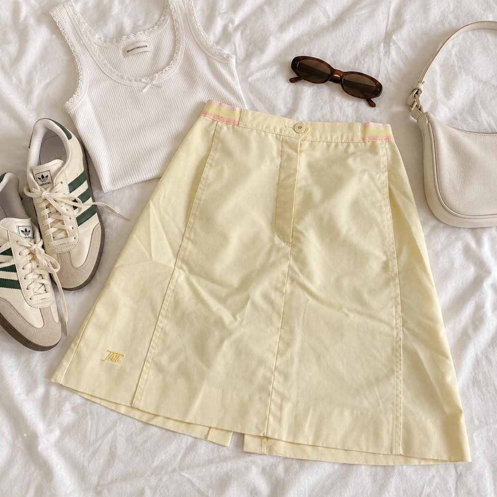 yellow tennis skirt Y2K pale yellow tennis skirt Tail fits like an xs